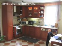 Furnéros konyhabútor cseresznye színű páccal